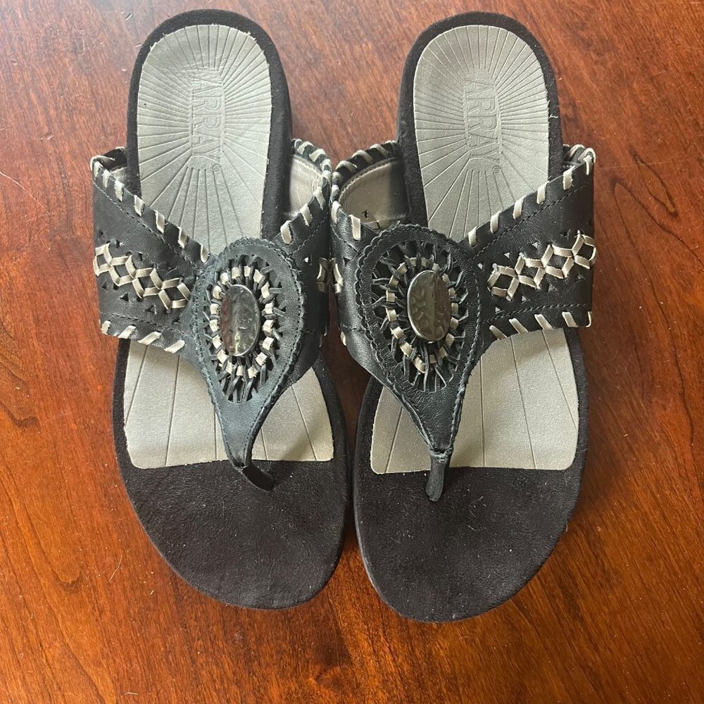 Array Moki Medallion Leather Sandals, Size 9
